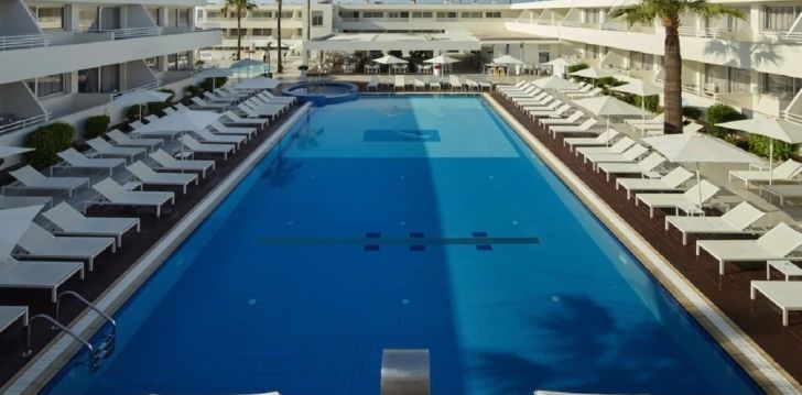 Viešbutis MELPOANTIA LUXURY APARTMENTS AND SUITE įsikūręs Kipras.