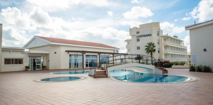 Viešbutis CYNTHIANA BEACH HOTEL įsikūręs Kipras.