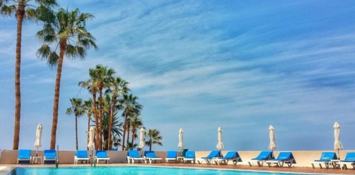 Viešbutis CYNTHIANA BEACH HOTEL įsikūręs Kipras. 