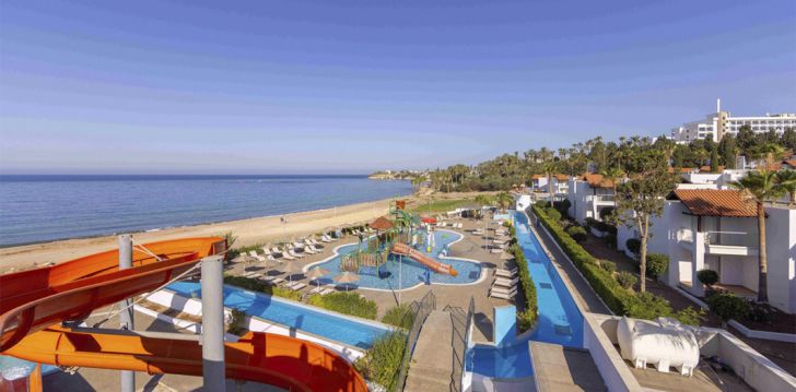 Apsistokite KAPETANIOS AQUA RESORT viešbutyje už gerą kainą.