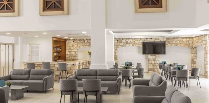 Viešbutis KAPETANIOS AQUA RESORT įsikūręs Kipras.