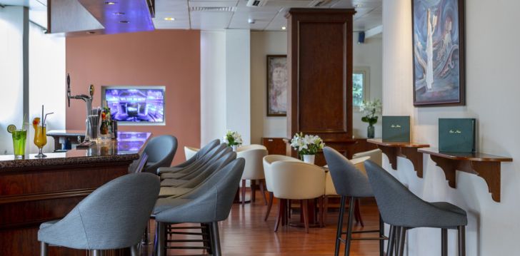 Viešbutis KAPETANIOS LIMASSOL HOTEL įsikūręs Kipras.
