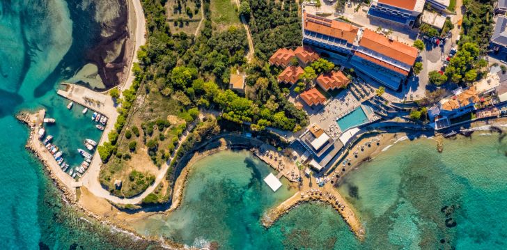 apsistokite ALEXANDRA BEACH RESORT viešbutyje už gerą kainą. 