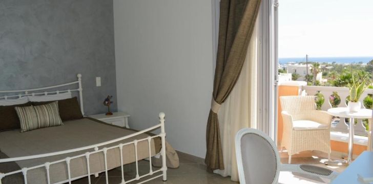 Apsistokite CASTRO HOTEL (SANTORINI) viešbutyje už gerą kainą.