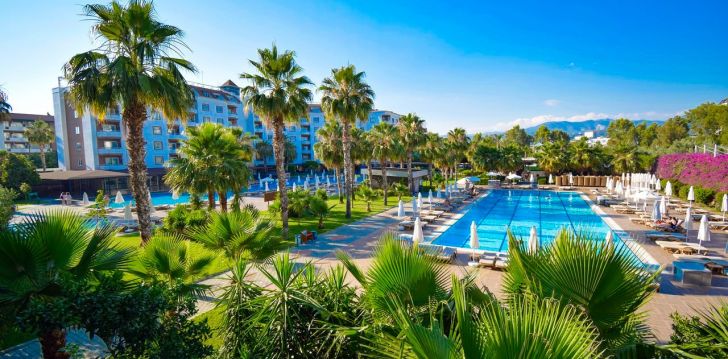apsistokite ROYAL GARDEN BEACH HOTEL viešbutyje už gerą kainą.
