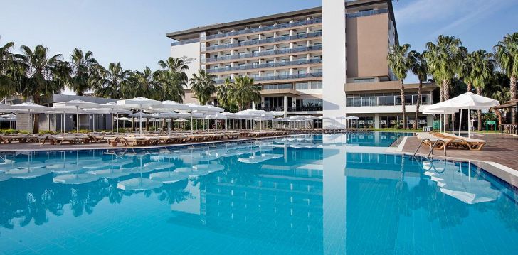 apsistokite ROYAL GARDEN BEACH HOTEL viešbutyje už gerą kainą. 