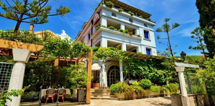 Viešbutis VILLA VELZON įsikūręs Juodkalnija. 