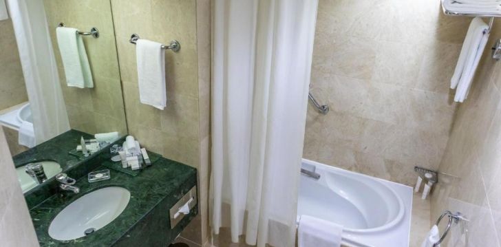 Viešbutis CROWNE PLAZA ABU DHABI įsikūręs JAE.