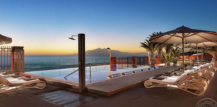 Apsistokite H10 COSTA ADEJE PALACE viešbutyje už gerą kainą.