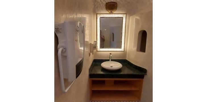 Apsistokite RIAD BARROKO viešbutyje už gerą kainą.