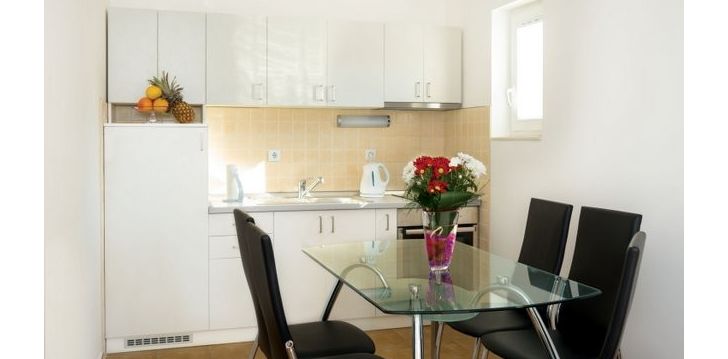 viešbutis SUNSET APARTMENTS įsikūręs Juodkalnija.