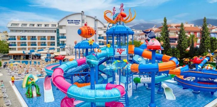 Tavo atostogos prasideda viešbutyje BLUE WAVE SUITE