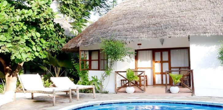 apsistokite UROA BAY BEACH RESORT viešbutyje už gerą kainą.