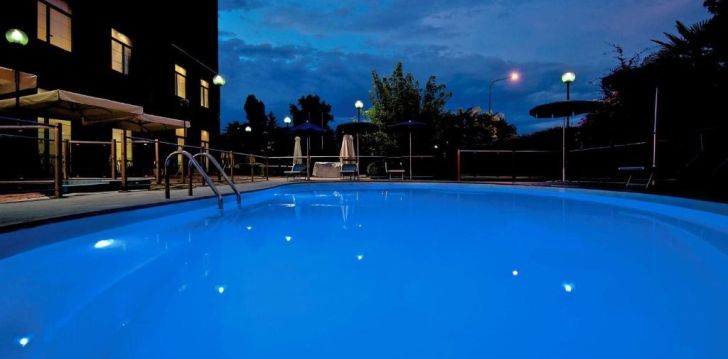 viešbutis NOVOTEL TORINO CORSO GIULIO CESARE įsikūręs Italija.