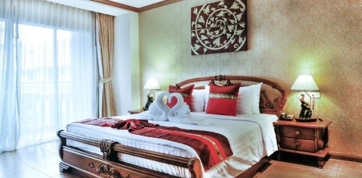 Viešbutis AIYAREE PLACE HOTEL (SHA PLUS) įsikūręs .