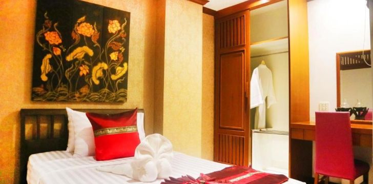 Viešbutis AIYAREE PLACE HOTEL (SHA PLUS) įsikūręs .