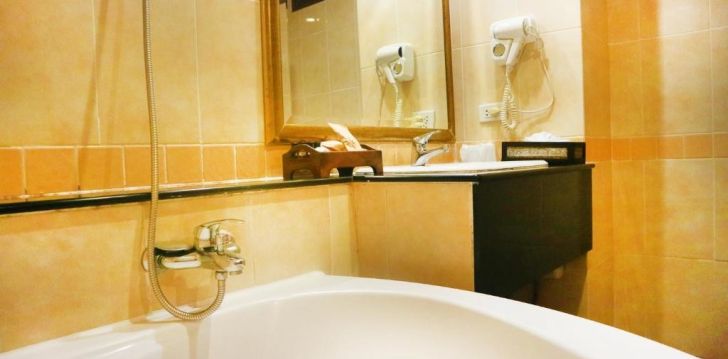 Viešbutis AIYAREE PLACE HOTEL (SHA PLUS) įsikūręs . 