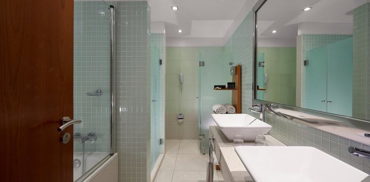 viešbutis MELIA MADEIRA MARE RESORT & SPA įsikūręs Portugalija. 