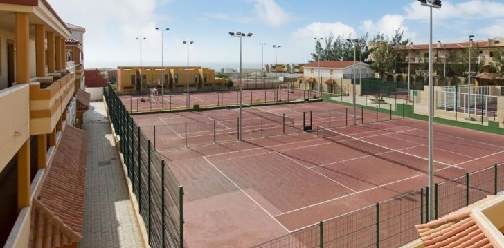 Viešbutis ELBA LUCIA SPORT & SUITE HOTEL įsikūręs Ispanija.