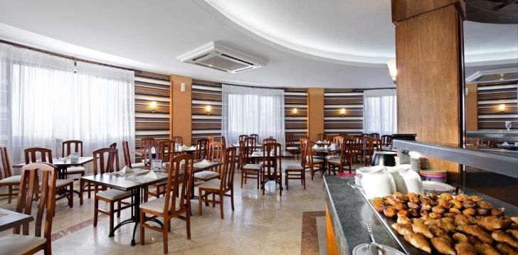 Geras kainos ir kokybės santykis atostogoms - viešbutis ELBA LUCIA SPORT & SUITE HOTEL