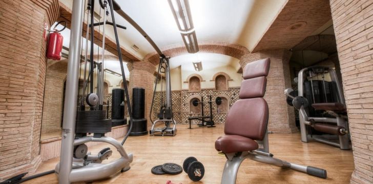 Apsistokite GRAND HOTEL COLONY viešbutyje už gerą kainą.
