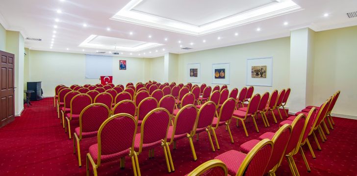 Tavęs laukia poilsis Turkija įsikūrusiame KLEOPATRA ROYAL PALM HOTEL