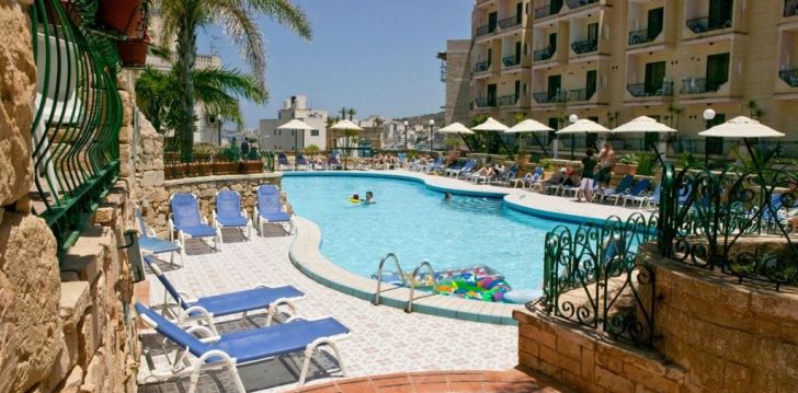 Apsistokite PORTO AZZURRO APARTHOTEL viešbutyje už gerą kainą. 