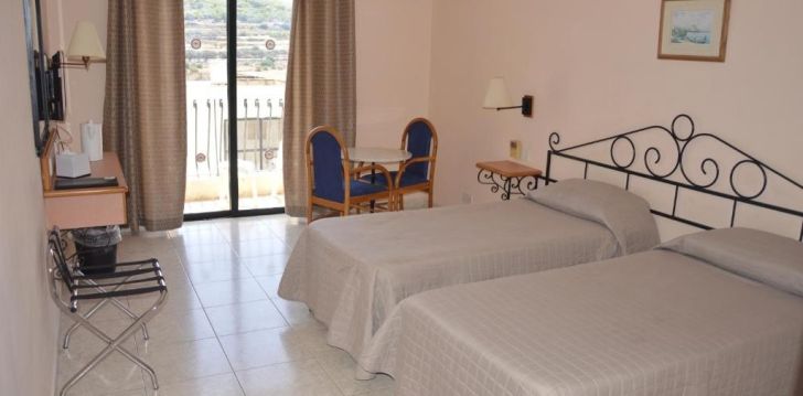 Apsistokite PORTO AZZURRO APARTHOTEL viešbutyje už gerą kainą.