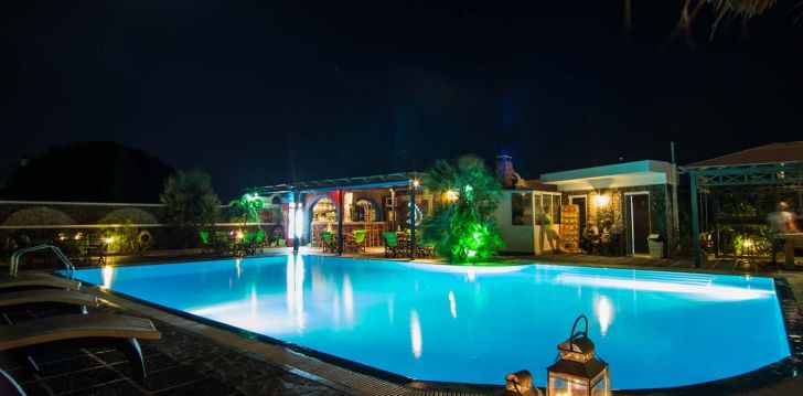 Viešbutis HOLIDAY BEACH RESORT įsikūręs Graikija. 