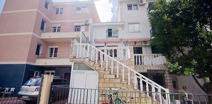 Apsistokite KSENIA APARTMENTS viešbutyje už gerą kainą.