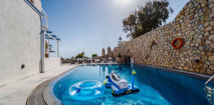 Apsistokite STAVROS VILLAS viešbutyje už gerą kainą.