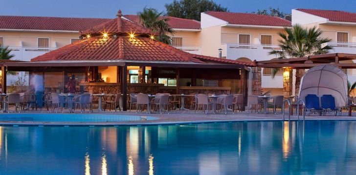 Viešbutis CEPHALONIA  PALACE – puikus pasirinkimas graikiškoms atostogoms šalia smėlio paplūdimio įsikūręs Graikija.