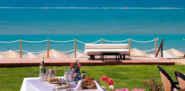 Viešbutis CEPHALONIA  PALACE – puikus pasirinkimas graikiškoms atostogoms šalia smėlio paplūdimio įsikūręs Graikija. 