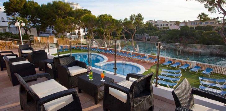 Apsistokite HOTEL CALA FERRERA viešbutyje už gerą kainą.