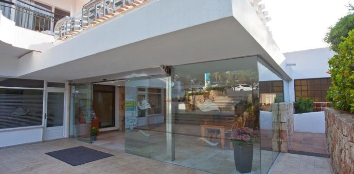 Viešbutis HOTEL CALA FERRERA įsikūręs Ispanija.