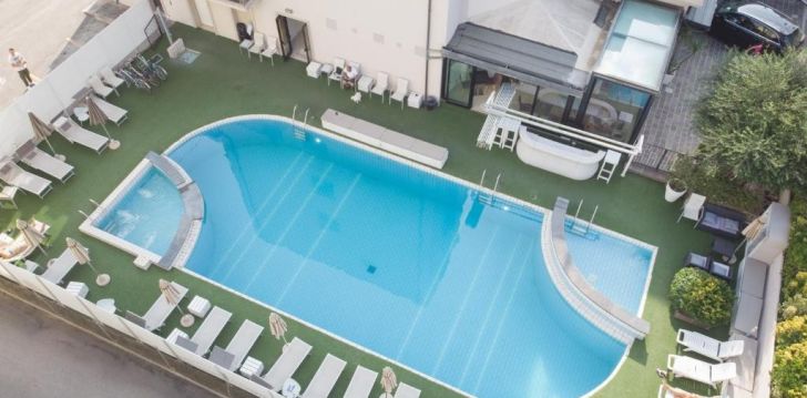 Apsistokite FERRETTI BEACH viešbutyje už gerą kainą.