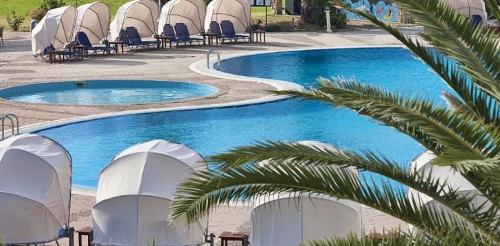 Patogus viešbutis jūsų kelionei – 4* CEPHALONIA  PALACE – puikus pasirinkimas graikiškoms atostogoms šalia smėlio paplūdimio