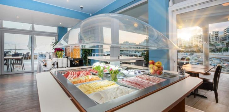 apsistokite GILLIERU HARBOUR HOTEL viešbutyje už gerą kainą.