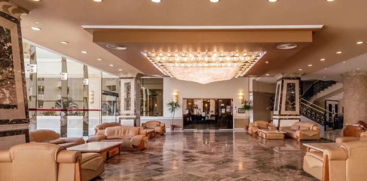 apsistokite AMC ROYAL HOTEL & SPA viešbutyje už gerą kainą.