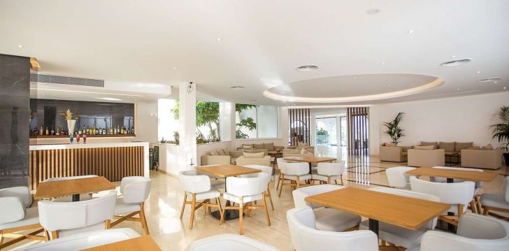Planuoji kelionę į Graikija? apsistokite 4 viešbutyje NIRIIDES BEACH HOTEL. 