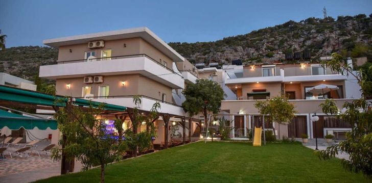 apsistokite IRAKLIS APARTMENTS viešbutyje už gerą kainą.