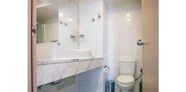 Jaukus viešbutis KRESTEN PALACE HOTEL, jūsų atostogoms