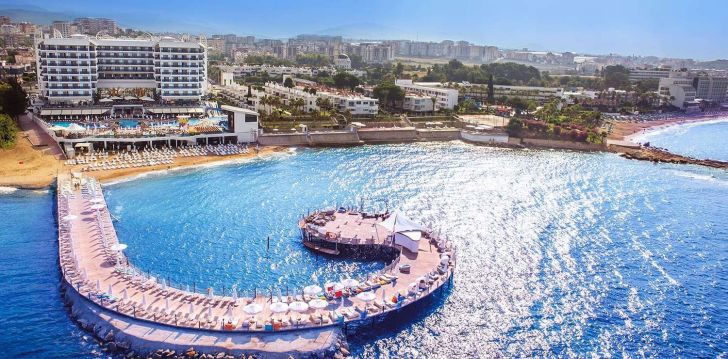 apsistokite AZURA DELUXE RESORT viešbutyje už gerą kainą. 