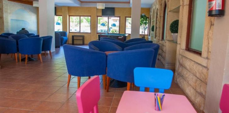 Viešbutis HOTEL COMARRUGA PLATJA įsikūręs Ispanija.