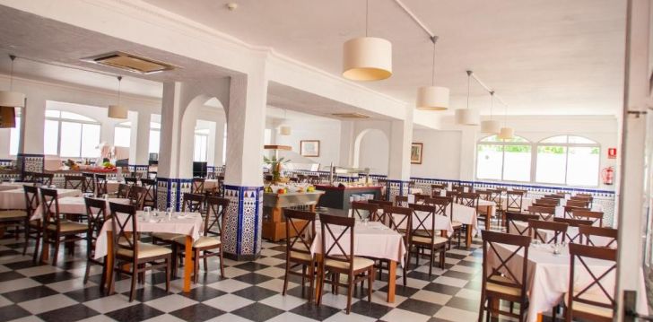Apsistokite HOTEL COMARRUGA PLATJA viešbutyje už gerą kainą.