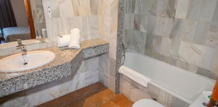 Planuoji kelionę į Ispanija? apsistokite 3 viešbutyje HOTEL COMARRUGA PLATJA. 