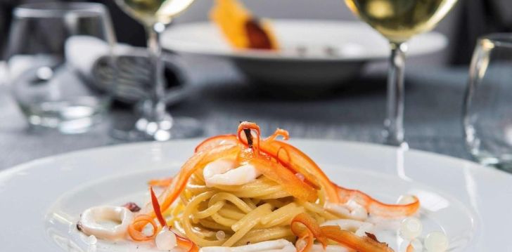 planuoji kelionę į Italija? apsistokite 4 viešbutyje PALAZZO CARACCIOLO NAPOLI - MGALLERY BY SOFITEL. 