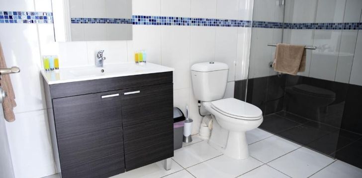 Apsistokite SUN HALL BEACH HOTEL APTS viešbutyje už gerą kainą.
