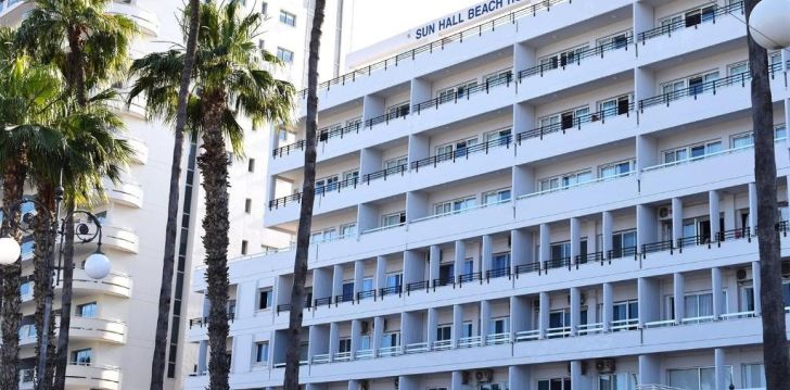 Apsistokite SUN HALL BEACH HOTEL APTS viešbutyje už gerą kainą. 