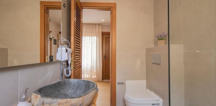 Planuoji kelionę į ? apsistokite 4 viešbutyje EKATI MARE BOUTIQUE RESORT.